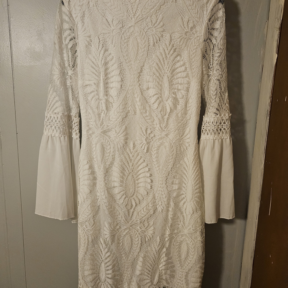 Chic White Lace Long Sleeve Dress